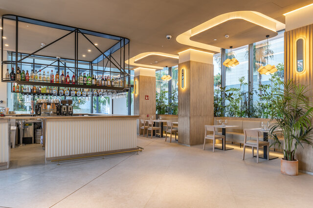 Imagen del bar/restaurante del Hotel Port Alicante City & Beach. Foto 2