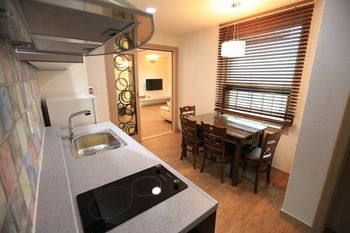 Imagen de la habitación del Hotel Port Avenue and Resort. Foto 6