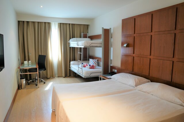 Imagen de la habitación del Hotel Port Azafata Valencia. Foto 4