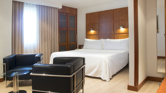 Imagen de la habitación del Hotel Port Azafata Valencia. Foto 5