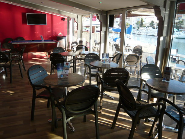Imagen del bar/restaurante del Hotel Port Beach. Foto 4