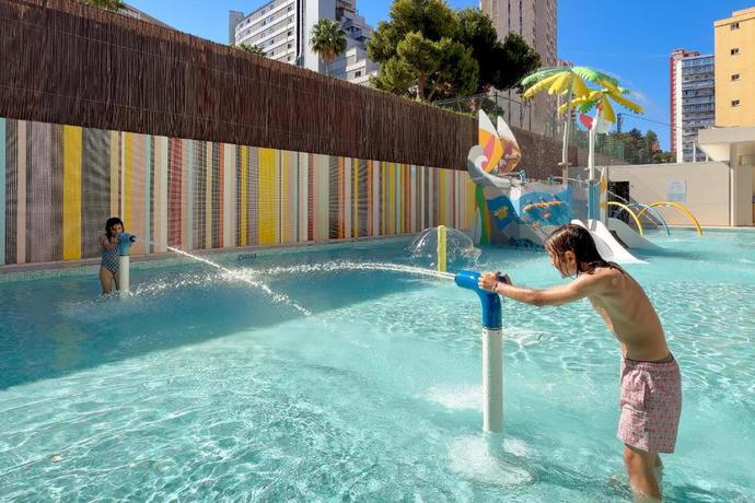 Imagen de la piscina del Hotel Port Benidorm. Foto 16