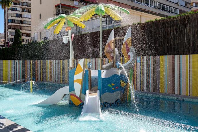 Imagen de la piscina del Hotel Port Benidorm. Foto 17