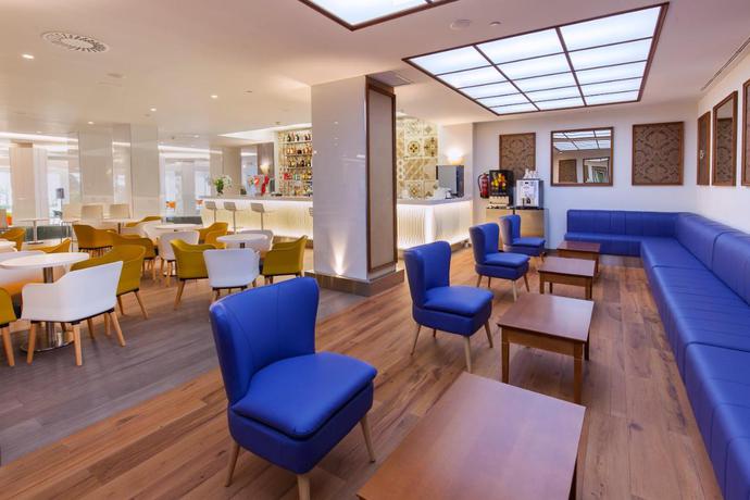 Imagen del bar/restaurante del Hotel Port Benidorm. Foto 2