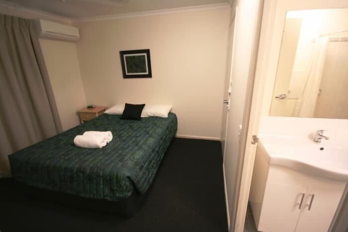 Imagen de la habitación del Hotel Port Denison Motor Inn. Foto 9