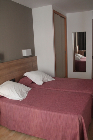 Imagen de la habitación del Hotel Port Eugeni. Foto 4