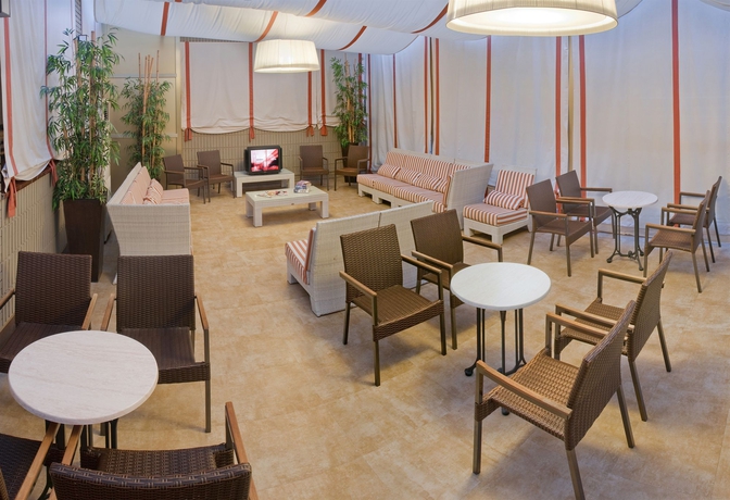 Imagen de los interiores del Hotel Port Eugeni. Foto 7