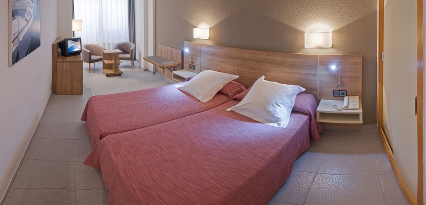 Imagen de la habitación del Hotel Port Eugeni. Foto 6