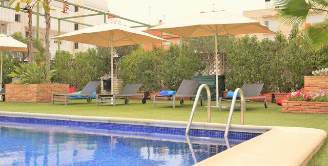 Imagen de la piscina del Hotel Port Feria Valencia. Foto 8