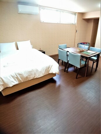 Imagen de la habitación del Hotel Port House. Foto 30