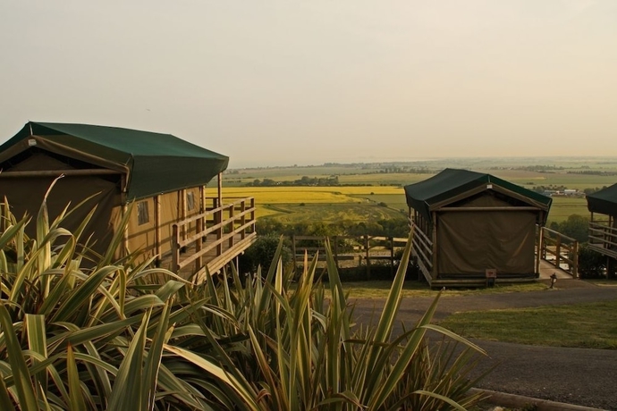 Imagen de los exteriores del Hotel Port Lympne Reserve - Livingstone Lodge. Foto 8