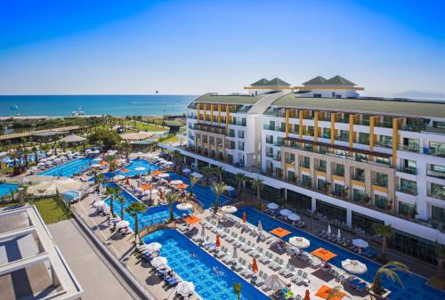 Imagen general del Hotel Port Nature Luxury Resort. Foto 2