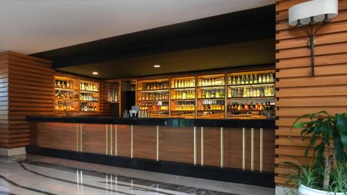 Imagen general del Hotel Port Nature Luxury Resort. Foto 7