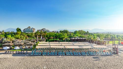 Imagen general del Hotel Port Nature Luxury Resort. Foto 11