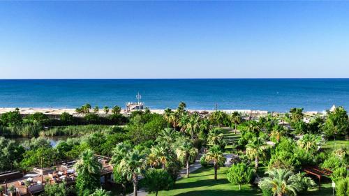 Imagen general del Hotel Port Nature Luxury Resort. Foto 12