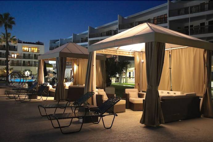 Imagen de la piscina del Hotel Port Royal Ocean Resort And Conference Center. Foto 19