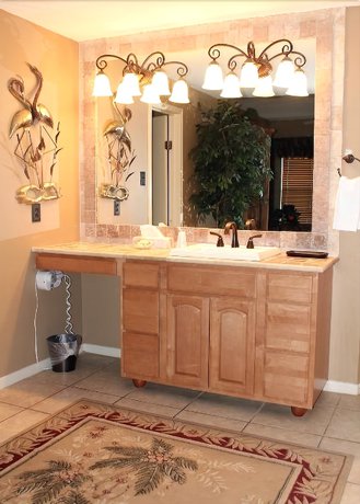 Imagen de la habitación del Hotel Port Royal Ocean Resort And Conference Center. Foto 12