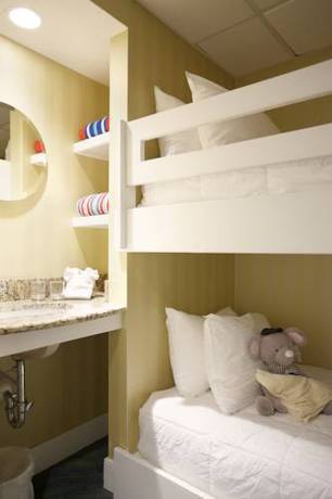 Imagen de la habitación del Hotel Port Royal Oceanfront. Foto 4