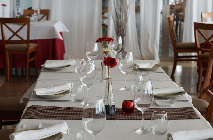 Imagen del bar/restaurante del Hotel Port Sitges. Foto 2