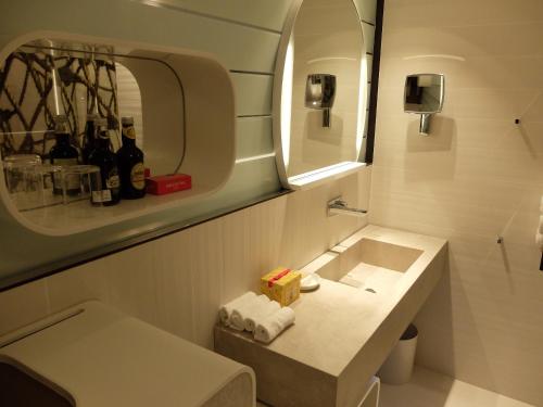 Imagen de la habitación del Hotel Port Tower By Isrotel Design. Foto 2