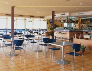 Imagen del bar/restaurante del Hotel Port Vinyols. Foto 3