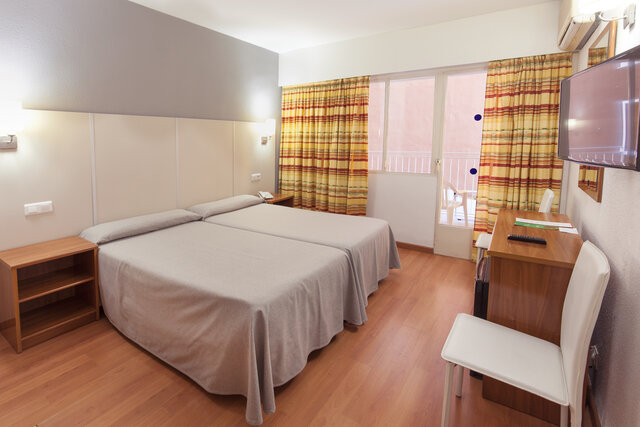 Imagen de la habitación del Hotel Port Vista Oro. Foto 3