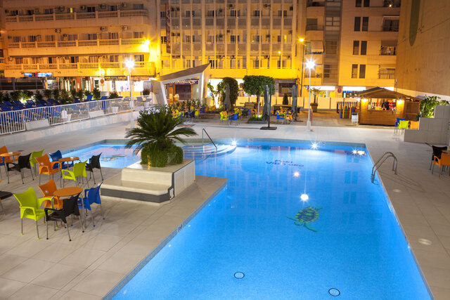 Imagen de la piscina del Hotel Port Vista Oro. Foto 7