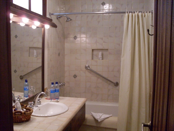 Imagen de la habitación del Hotel Porta Antigua. Foto 3