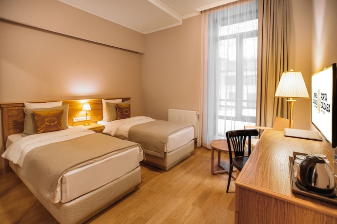 Imagen de la habitación del Hotel Porta Caucasia. Foto 5