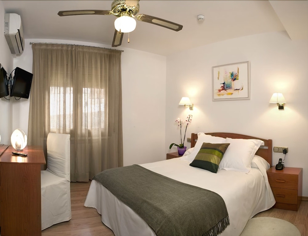 Imagen de la habitación del Hotel Porta D'alella. Foto 5