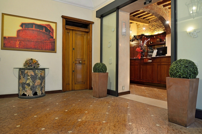 Imagen de los exteriores del Hotel Porta Faenza. Foto 7