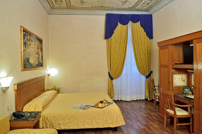 Imagen de la habitación del Hotel Porta Faenza. Foto 6