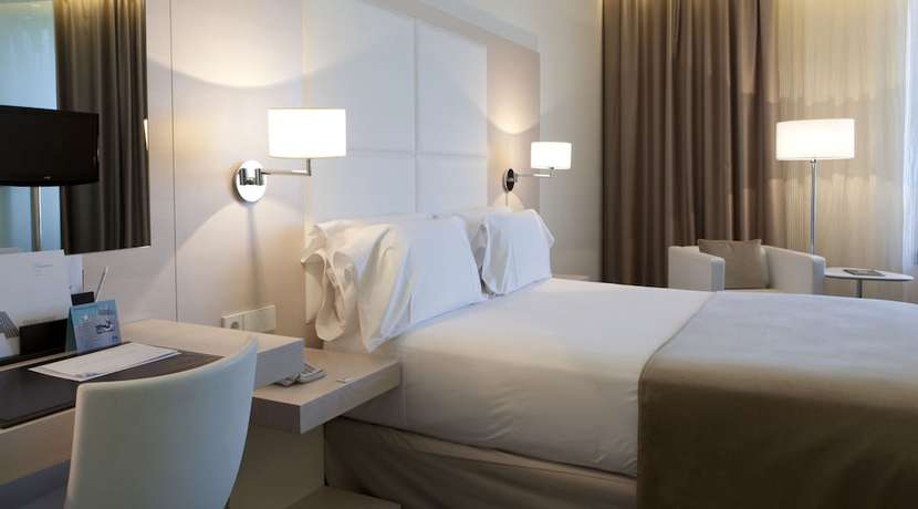 Imagen de la habitación del Hotel Porta Fira. Foto 3