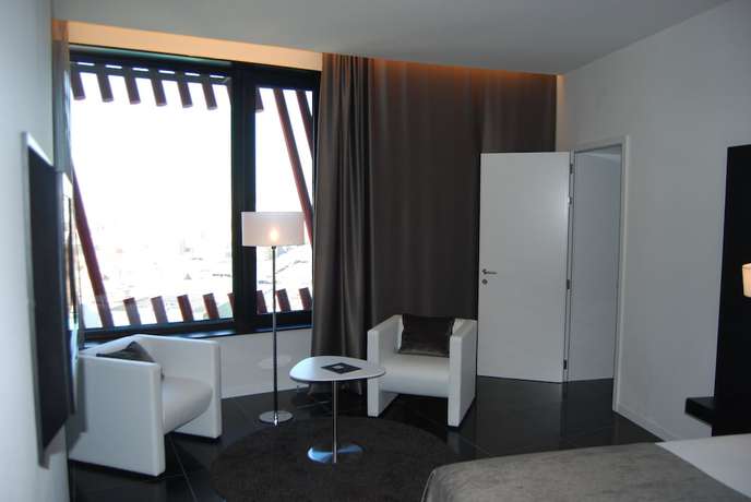 Imagen de la habitación del Hotel Porta Fira. Foto 10