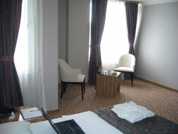 Imagen general del Hotel Porta Romanos. Foto 2