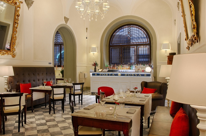 Imagen del bar/restaurante del Hotel Porta Rossa Hotel Firenze, Colbert Collection. Foto 8