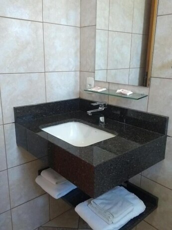 Imagen de la habitación del Hotel Portal Das &Aacute;guas, Jaguari&uacute;na. Foto 28