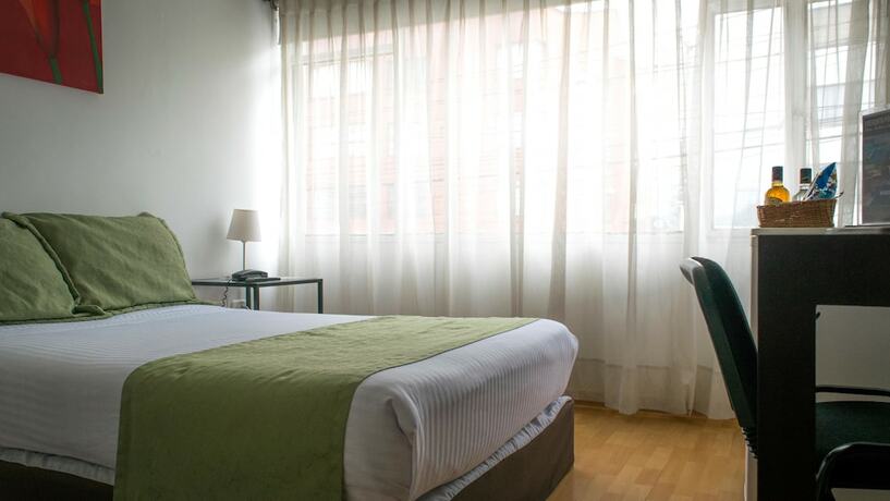 Imagen de la habitación del Hotel Portal De Milán. Foto 15