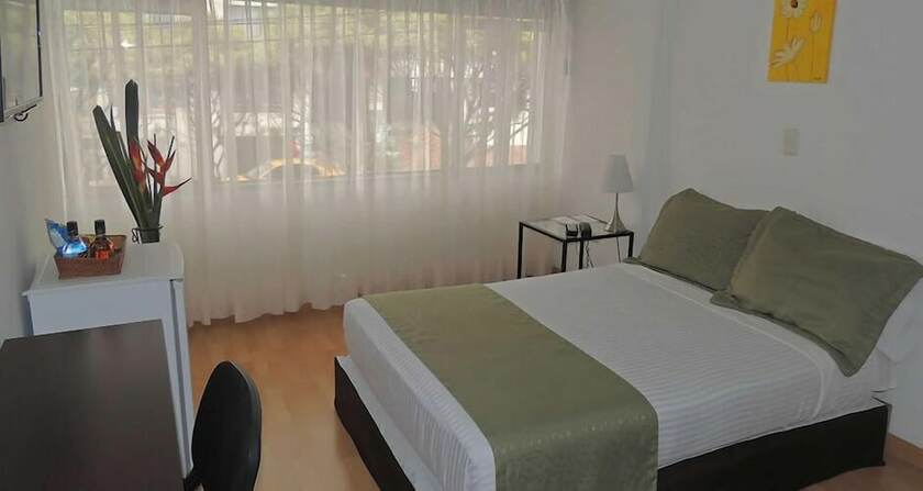 Imagen de la habitación del Hotel Portal De Milán. Foto 22