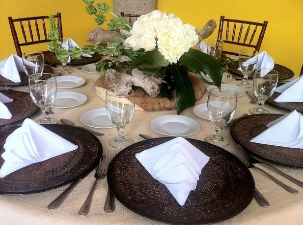 Imagen de los exteriores del Hotel Portal Del Angel. Foto 9