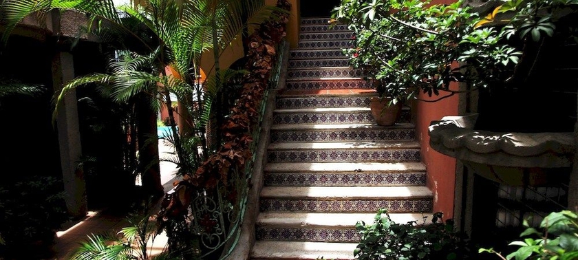 Imagen de los exteriores del Hotel Portal Del Angel. Foto 10