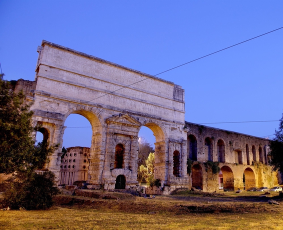 Imagen de los exteriores del Hotel Portamaggiore. Foto 6