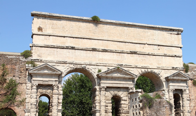 Imagen de los exteriores del Hotel Portamaggiore. Foto 7