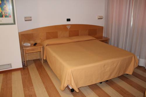 Imagen de la habitación del Hotel Portavaldera. Foto 11