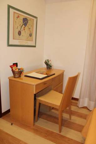 Imagen de la habitación del Hotel Portavaldera. Foto 16