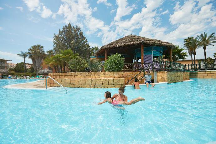 Imagen de la piscina del Hotel Portaventura Caribe - Theme Park Tickets Included. Foto 13