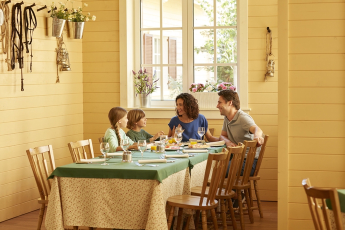 Imagen del bar/restaurante del Hotel Portaventura Gold River - Theme Park Tickets Included. Foto 2