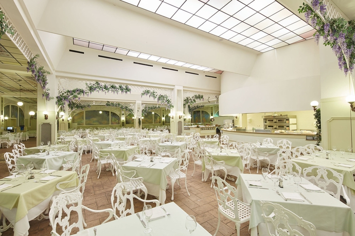 Imagen del bar/restaurante del Hotel Portaventura Gold River - Theme Park Tickets Included. Foto 3