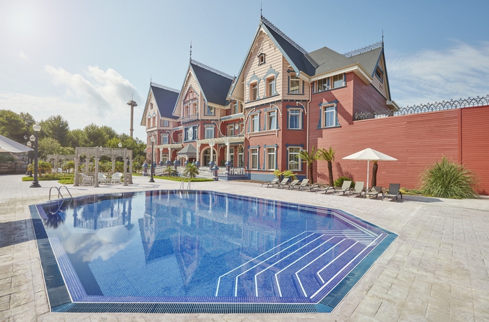 Imagen de la piscina del Hotel Portaventura Lucy's Mansion - Theme Park Tickets Included. Foto 13