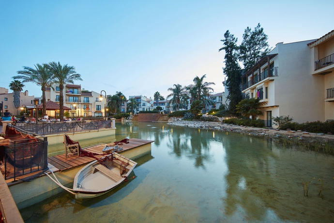 Imagen de los exteriores del Hotel Portaventura - Theme Park Tickets Included. Foto 13